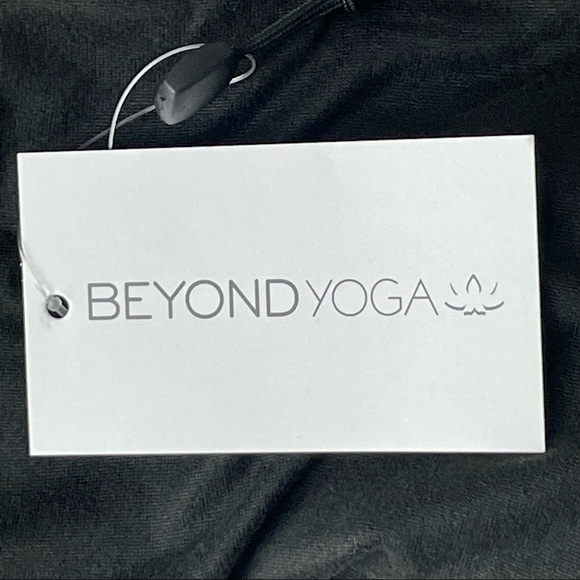 BEYOND YOGA NWT POCKET INFINITY SCARF BLACK ATHLETIC ACTIVE WINTER - Picture 8 of 11